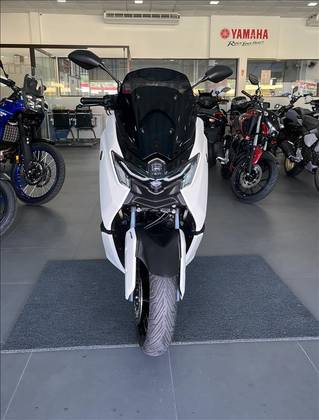 YAMAHA NMAX CONNECTED 160 ABS 